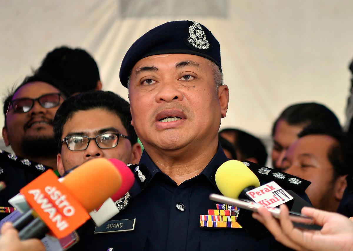 Police hunt two suspects over Ipoh shop explosion using flash bang Police hunt two suspects over Ipoh shop explosion using flash bang