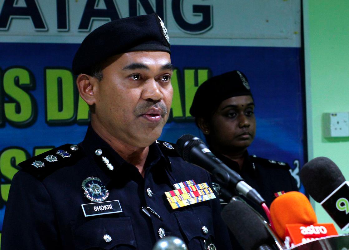 Polis kutip RM44,000 saman trafik tertunggak warga asing di Padang Besar Polis kutip RM44,000 saman trafik tertunggak warga asing di Padang Besar
