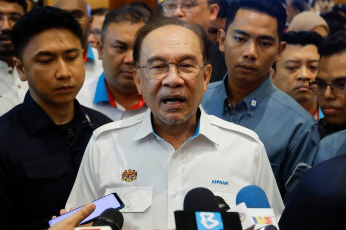 Anwar Ibrahim tekankan perubahan berfasa dalam PKR Anwar Ibrahim tekankan perubahan berfasa dalam PKR