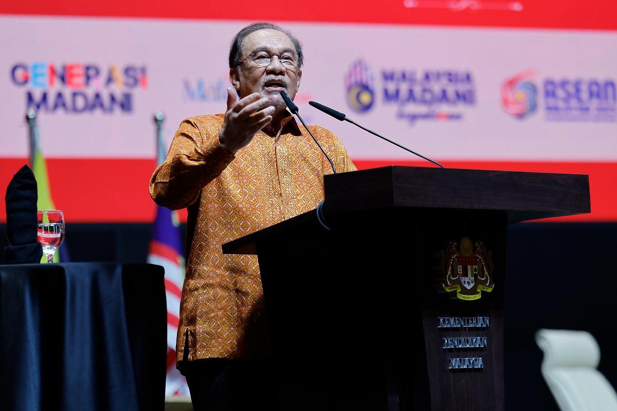 PM Anwar launches National Month and Jalur Gemilang campaign in Muar