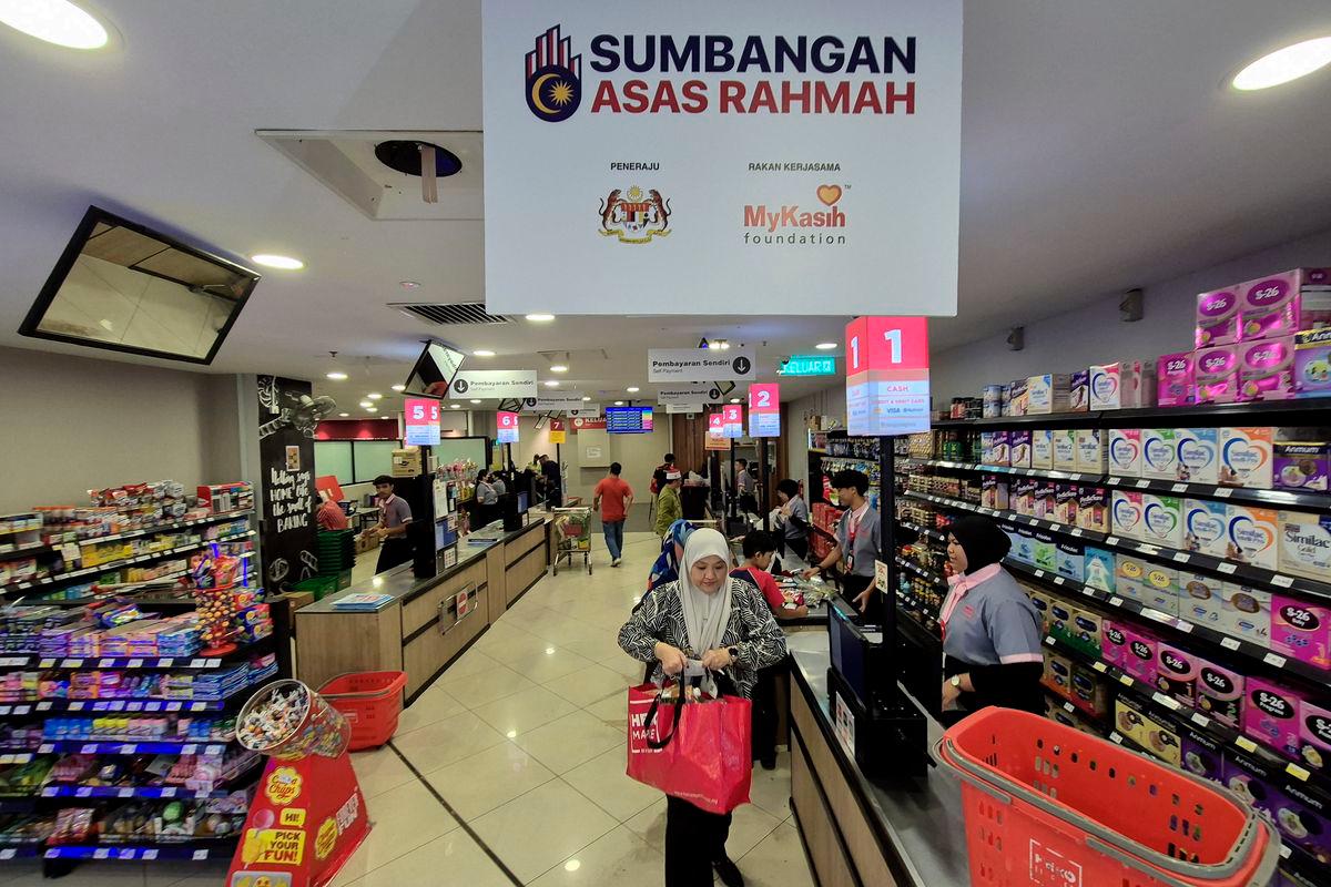 Anwar hits back at critics of RM100 cash aid