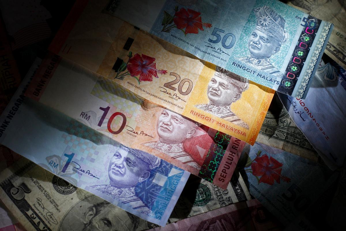 Ringgit strengthens against US dollar amid tariff deadline concerns Ringgit strengthens against US dollar amid tariff deadline concerns