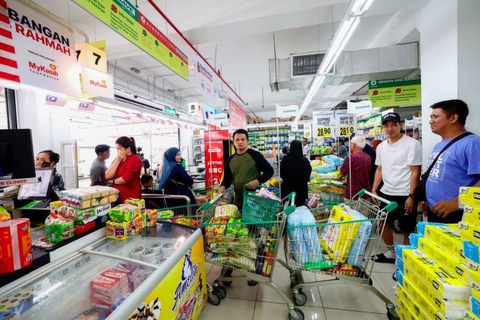 System glitches leave JB shoppers stranded during SARA Aid redemption