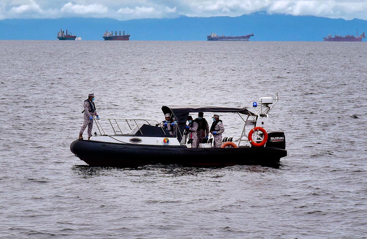 Johor fishing boat detained for illegal operation outside zone Johor fishing boat detained for illegal operation outside zone