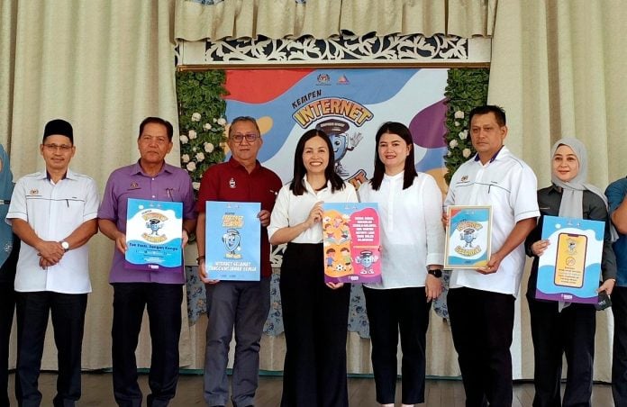 Safe internet campaign in schools needs MOE support – Teo Nie Ching