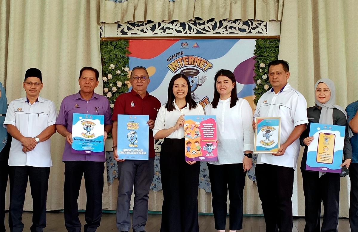 Safe internet campaign in schools needs MOE support – Teo Nie Ching