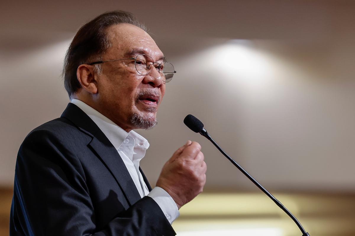 Anwar: RM100 one-off aid for all adults via MyKad from Aug 31 Anwar: RM100 one-off aid for all adults via MyKad from Aug 31