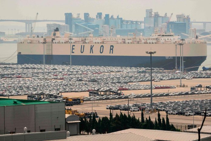 Trump signals flexibility on new tariff deadline amid trade tensions