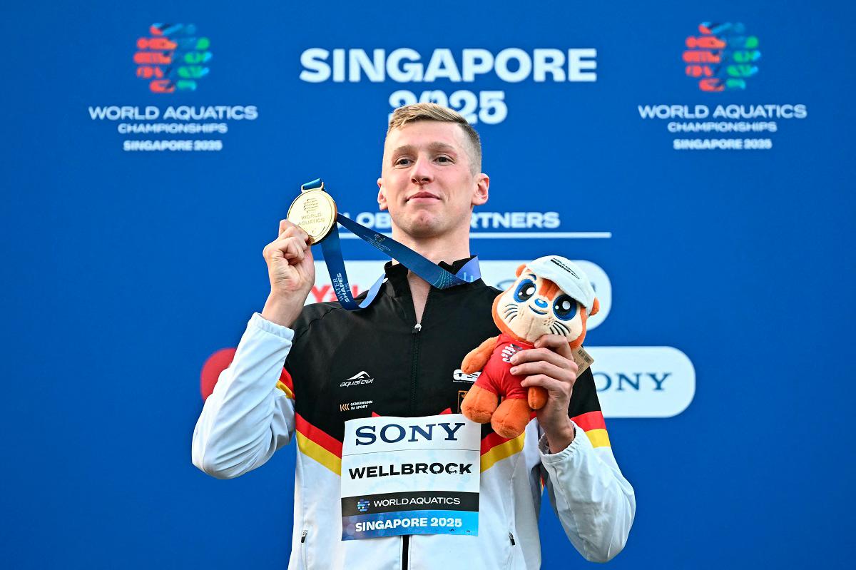 Florian Wellbrock claims world 10km swim gold after water delay in Singapore Florian Wellbrock claims world 10km swim gold after water delay in Singapore