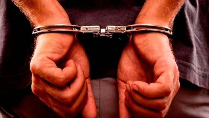 PGA Sarawak rampas barangan seludup RM1.6 juta, 9 individu ditahan PGA Sarawak rampas barangan seludup RM1.6 juta, 9 individu ditahan