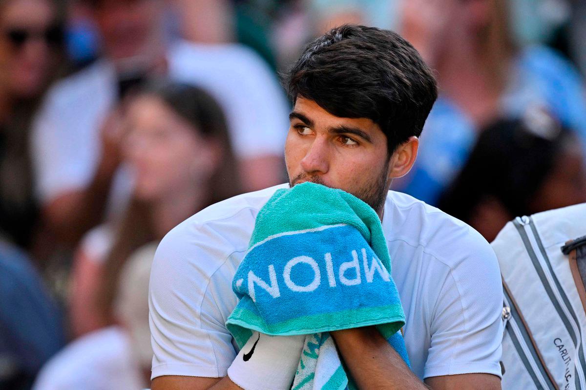 Carlos Alcaraz challenges Tom Holland to golf match after Wimbledon win Carlos Alcaraz challenges Tom Holland to golf match after Wimbledon win