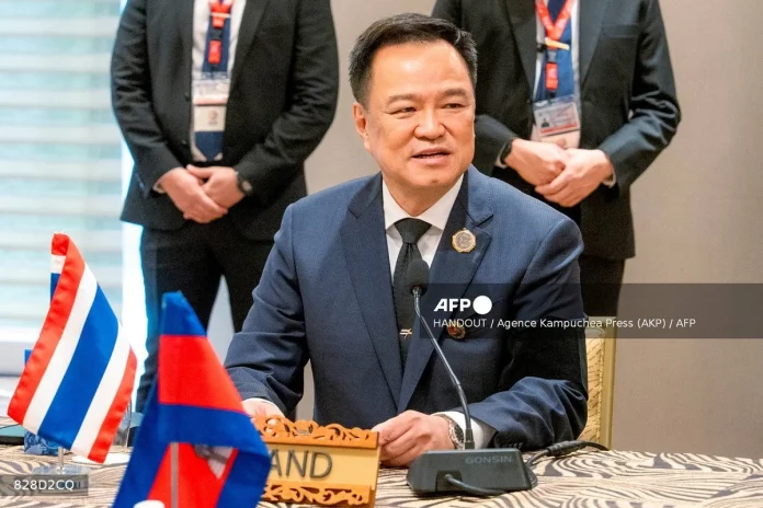 Thailand begins heavy weapons withdrawal from Cambodian border