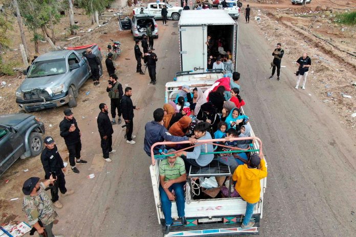 Syria evacuates Bedouin from Sweida as ceasefire holds