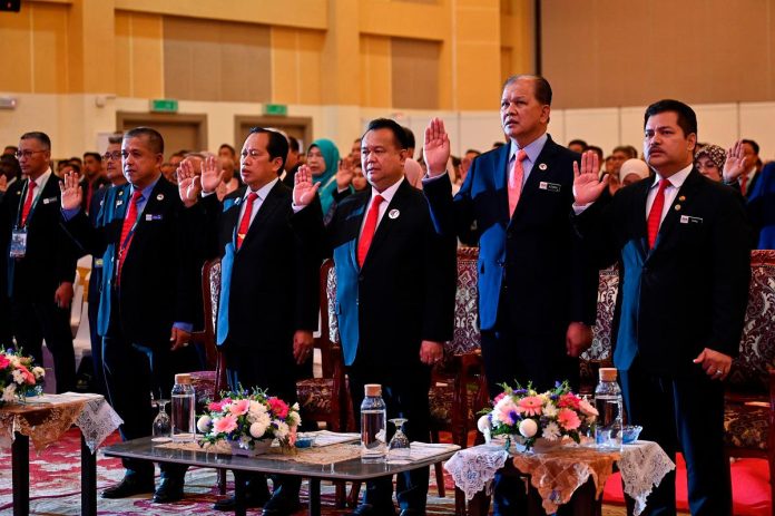 JKR staff urged to maintain performance amid criticism