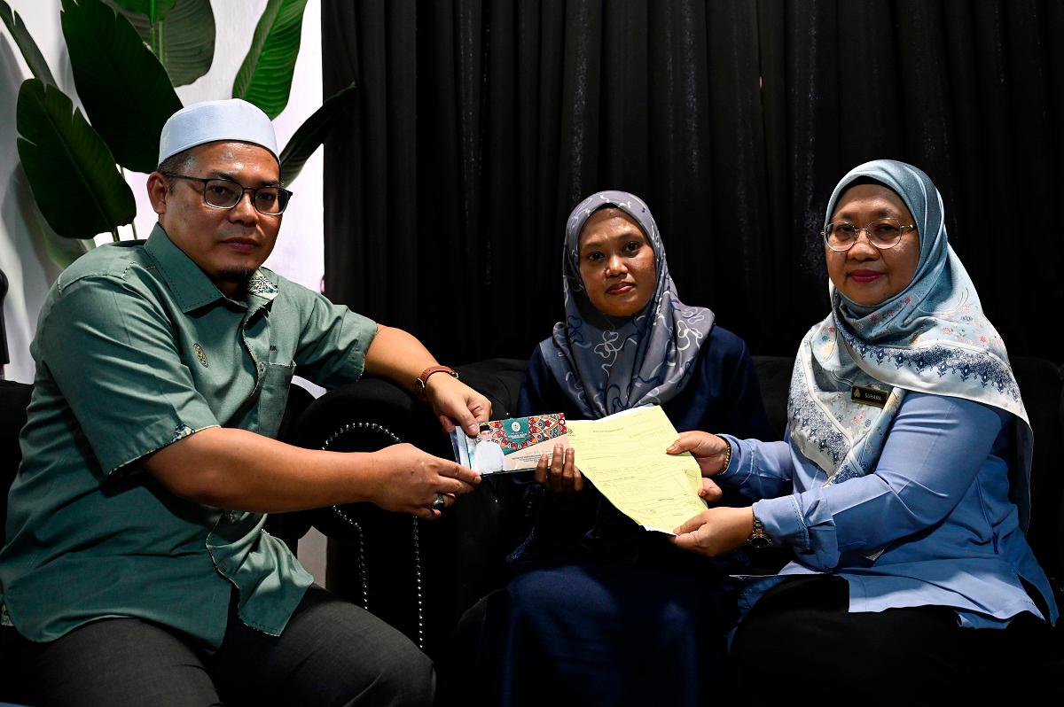Late Sukma weightlifter’s family receives Perkeso benefits in Kuala Nerus Late Sukma weightlifter’s family receives Perkeso benefits in Kuala Nerus