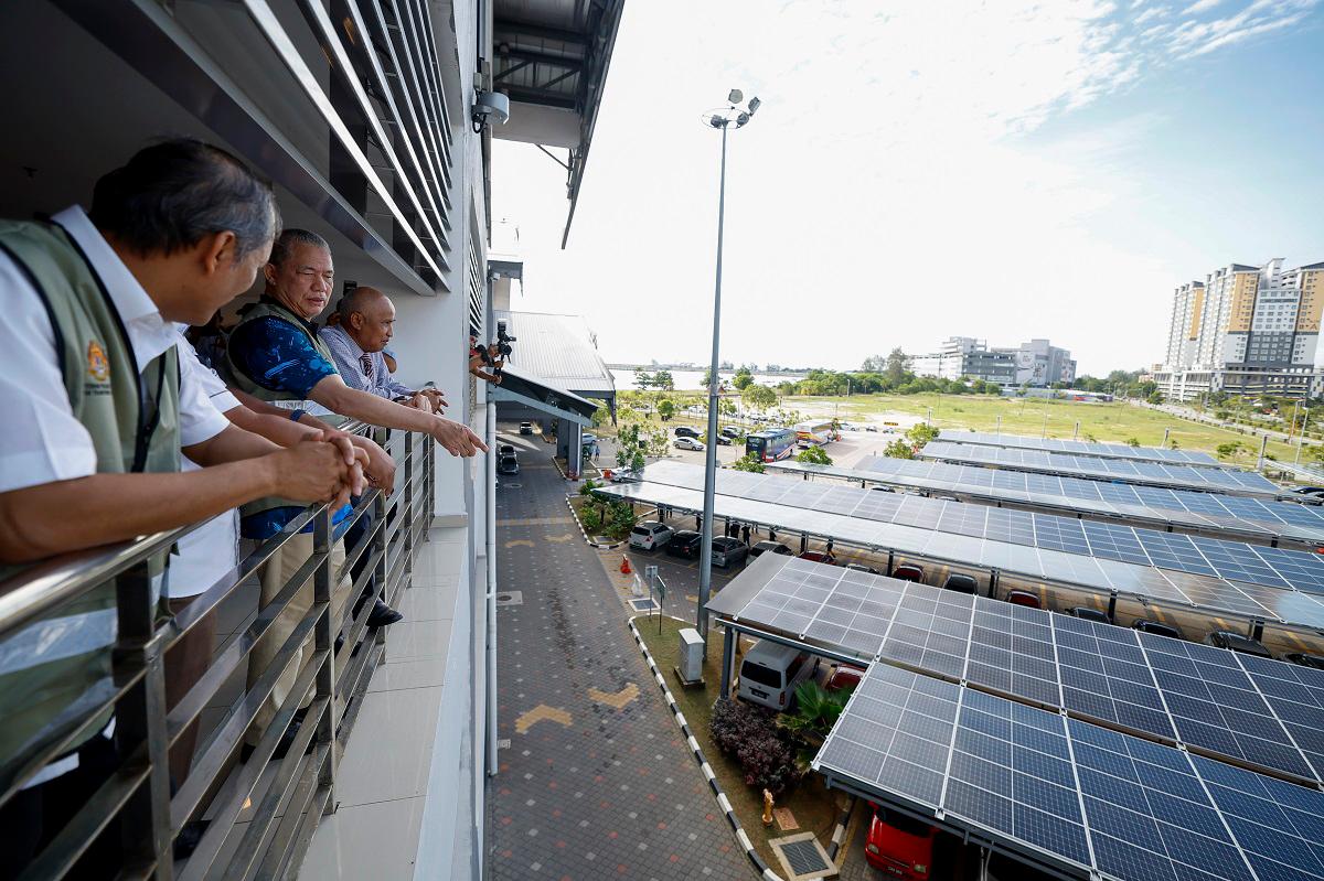 Malaysia installs solar PV in 807 govt buildings, saves RM48m yearly Malaysia installs solar PV in 807 govt buildings, saves RM48m yearly