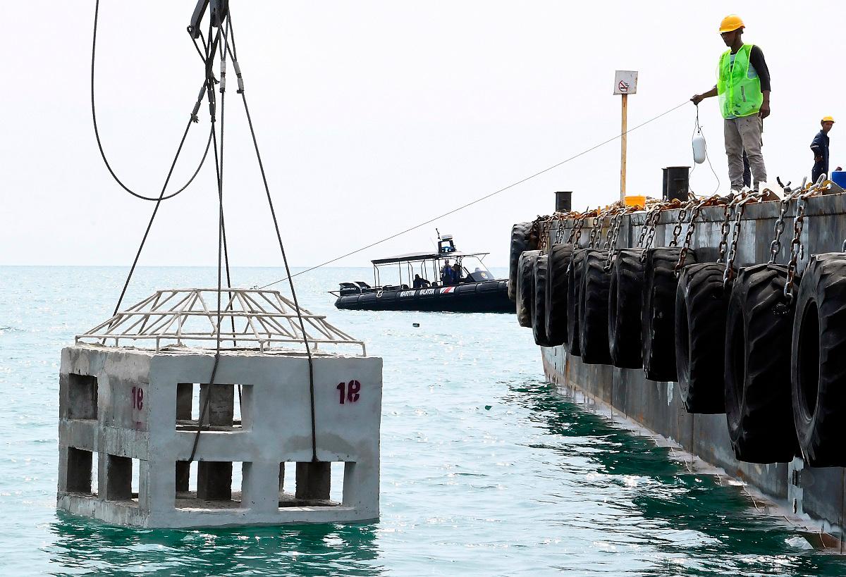 Malaysia builds 74 artificial reefs, generates RM84,000 in fish biomass Malaysia builds 74 artificial reefs, generates RM84,000 in fish biomass