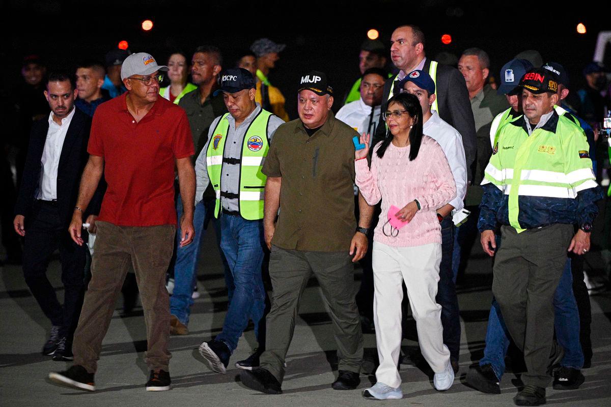 Venezuelan migrants freed in US prisoner swap arrive home