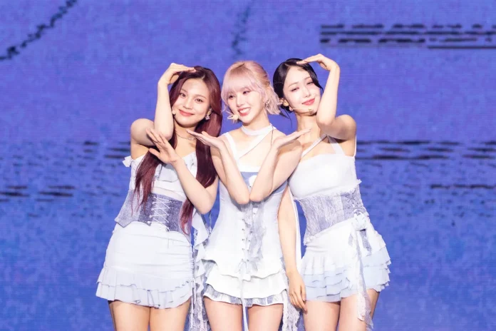 _viviz-malaysian-concert1 La La Love Viviz