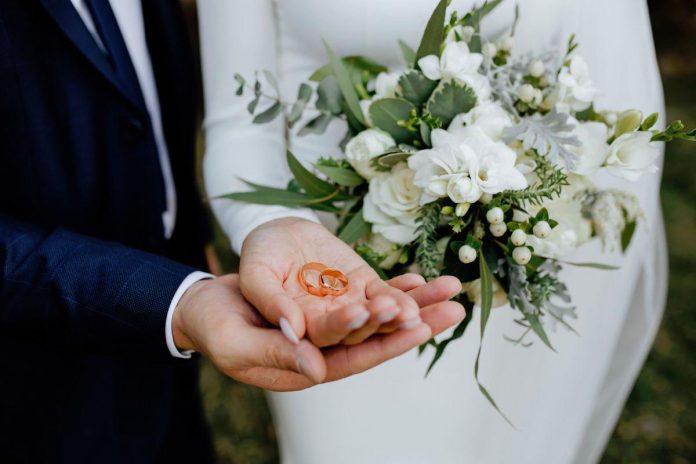 ‘How do men earning below RM4k dare to marry?’ — M’sian’s post sparks heated debate on love vs income ‘How do men earning below RM4k dare to marry?’ — M’sian’s post sparks heated debate on love vs income