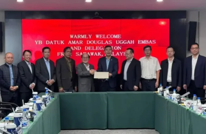 whatsapp-image-2025-10-28-at-13-36-41 The Sarawak Ministry of Infrastructure and Ports Development visiting China Construction and Communications Company (CCCC) in Chengdu China.