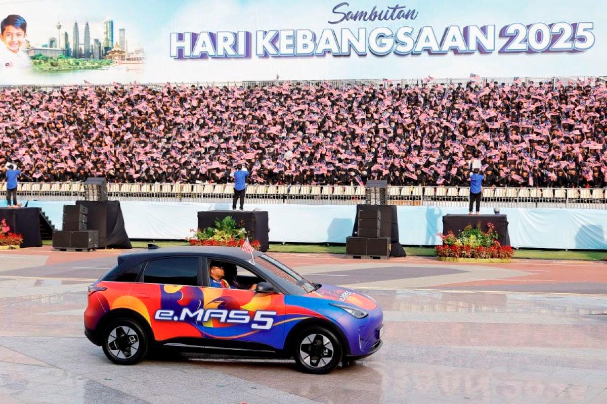 Proton e.MAS 5 debuts at Putrajaya National Day celebration 2025 Proton e.MAS 5 debuts at Putrajaya National Day celebration 2025