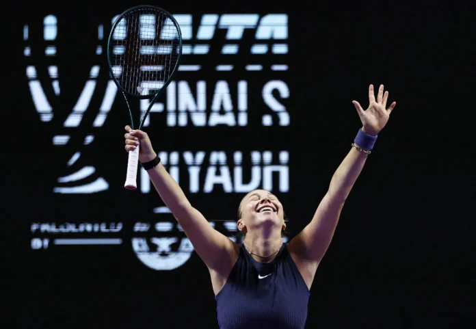 Anisimova upsets Swiatek in epic comeback to reach WTA Finals semis