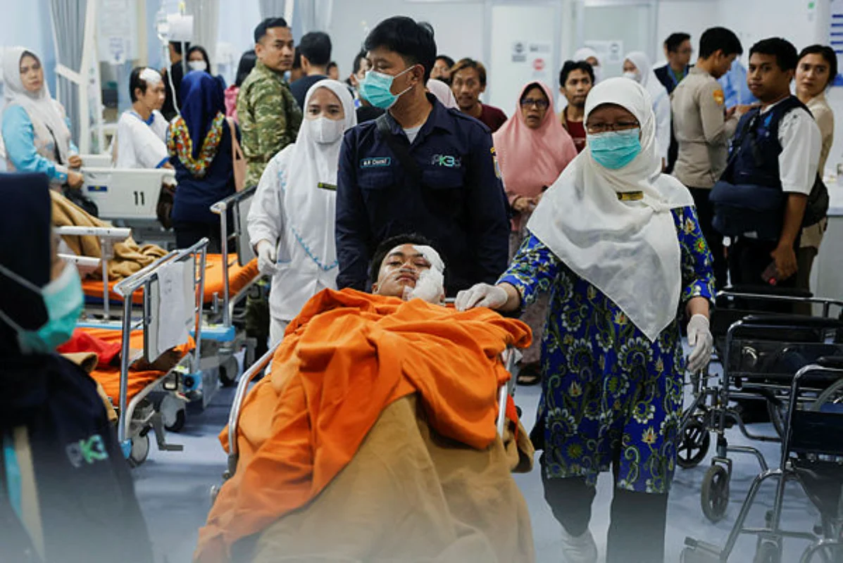 Student suspected in Jakarta mosque blast that injured 55 Student suspected in Jakarta mosque blast that injured 55
