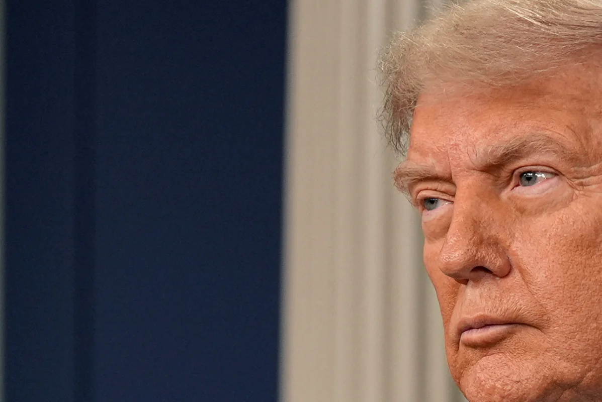 Trump threatens to dock pay of air traffic controllers during shutdown Trump threatens to dock pay of air traffic controllers during shutdown
