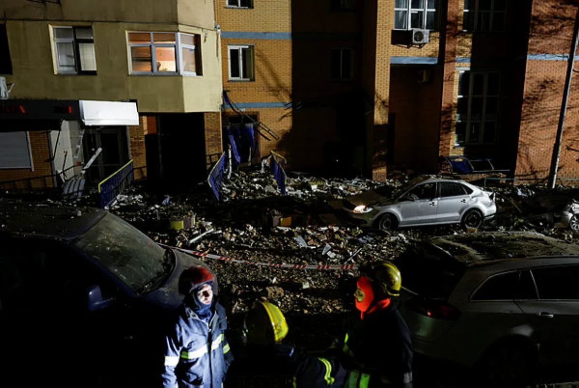 Russian drone and missile attack on Kyiv injures 26, damages buildings Russian drone and missile attack on Kyiv injures 26, damages buildings