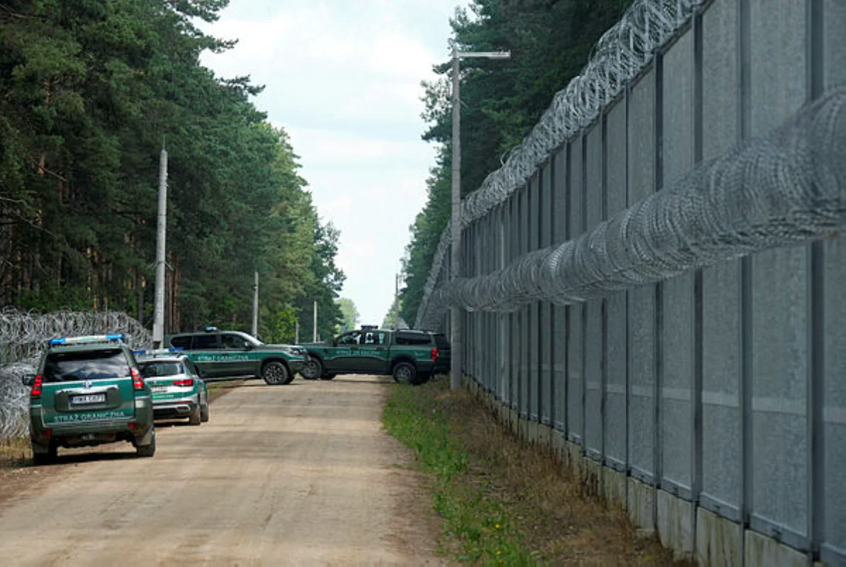 Poland to reopen two Belarus border crossings on November 17 Poland to reopen two Belarus border crossings on November 17