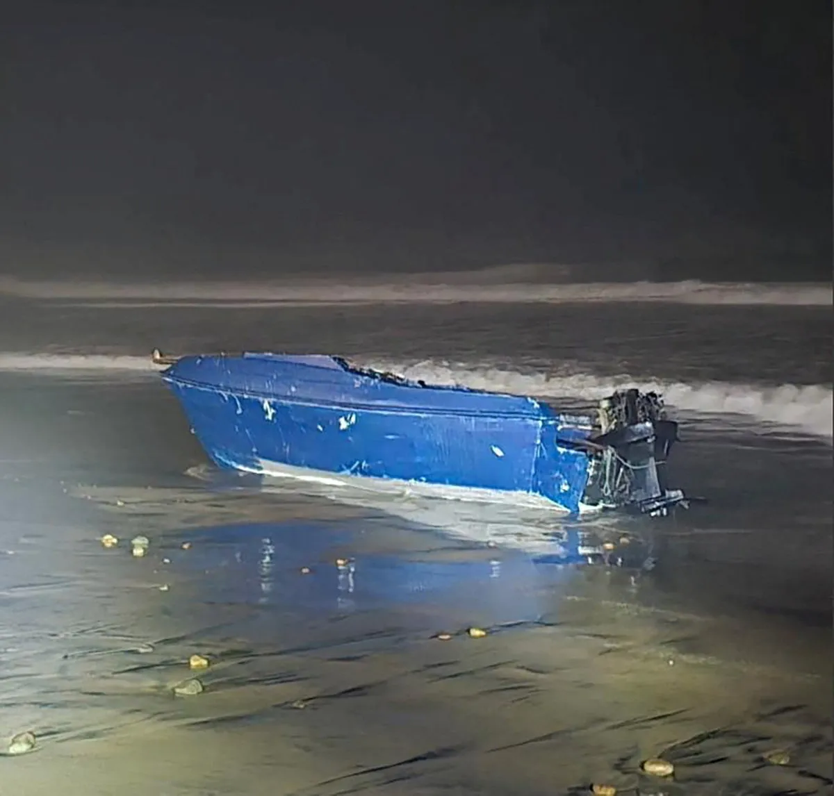 2025-11-16t005003z-1683169060-rc24xhaxvouu-rtrmadp-3-usa-california-boat-capsize 4 maut, 5 cedera bot panga terbalik di California Selatan