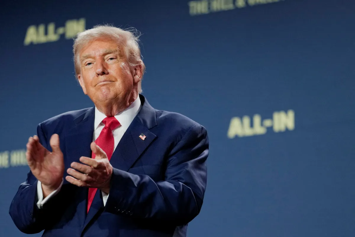 2025-11-19t230738z-1211689699-rc2msfafea6d-rtrmadp-3-usa-trump-ai Trump considering executive order to preempt state AI laws