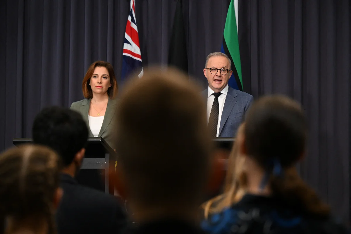 Australian internet rights group challenges under-16 social media ban Australian internet rights group challenges under-16 social media ban