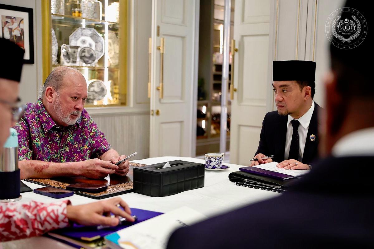 King grants audience with Johor MB, senior officials King grants audience with Johor MB, senior officials