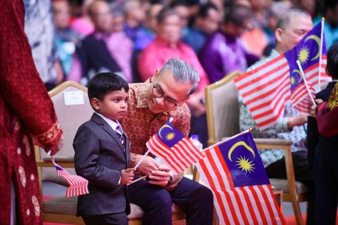 Fahmi urges Malaysians to maintain unity and love for country Fahmi urges Malaysians to maintain unity and love for country