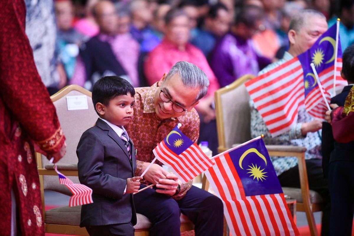 Fahmi urges Malaysians to maintain unity and love for country