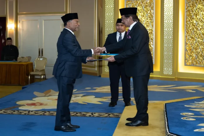 Higher Education Minister,Datuk Seri Dr. Zambry Abd Kadir today presented the Letter of Proclamation of the Appointment of Chancellor of Universiti Malaysia Sabah (UMS) to Tun Musa Aman, the Yang di-Pertua Negeri of Sabah. - Pic courtesy of Kementerian Pendidikan Tinggi Facebook page