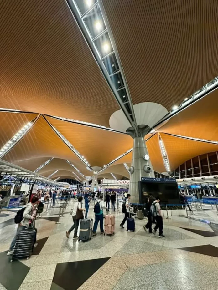 Kebocoran air di KLIA berpunca kesilapan kontraktor baik pulih bumbung