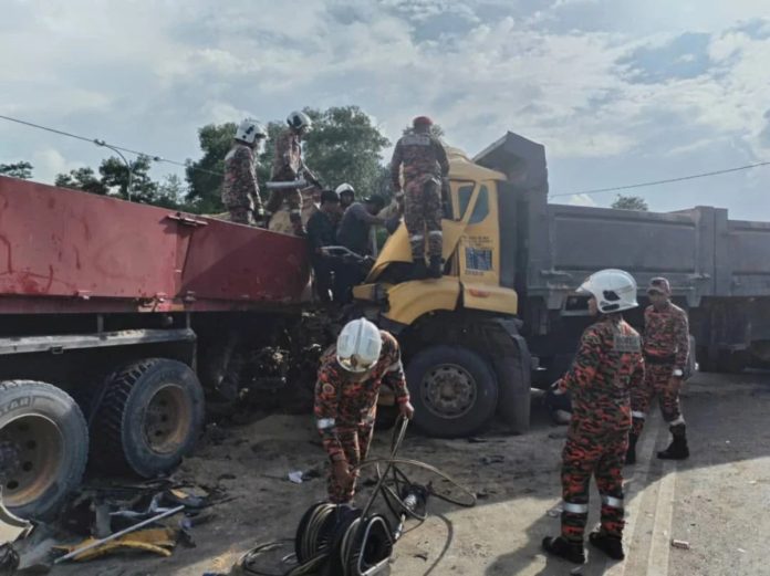 Tiga maut dalam nahas tiga kenderaan di Jalan Senai-Seelong