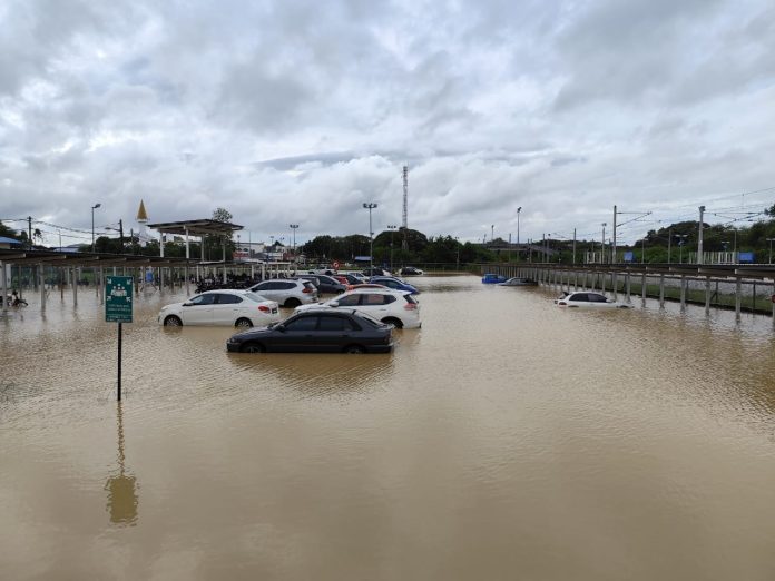 Floods Cut Access to Arau KTMB Station, ETS Diverted