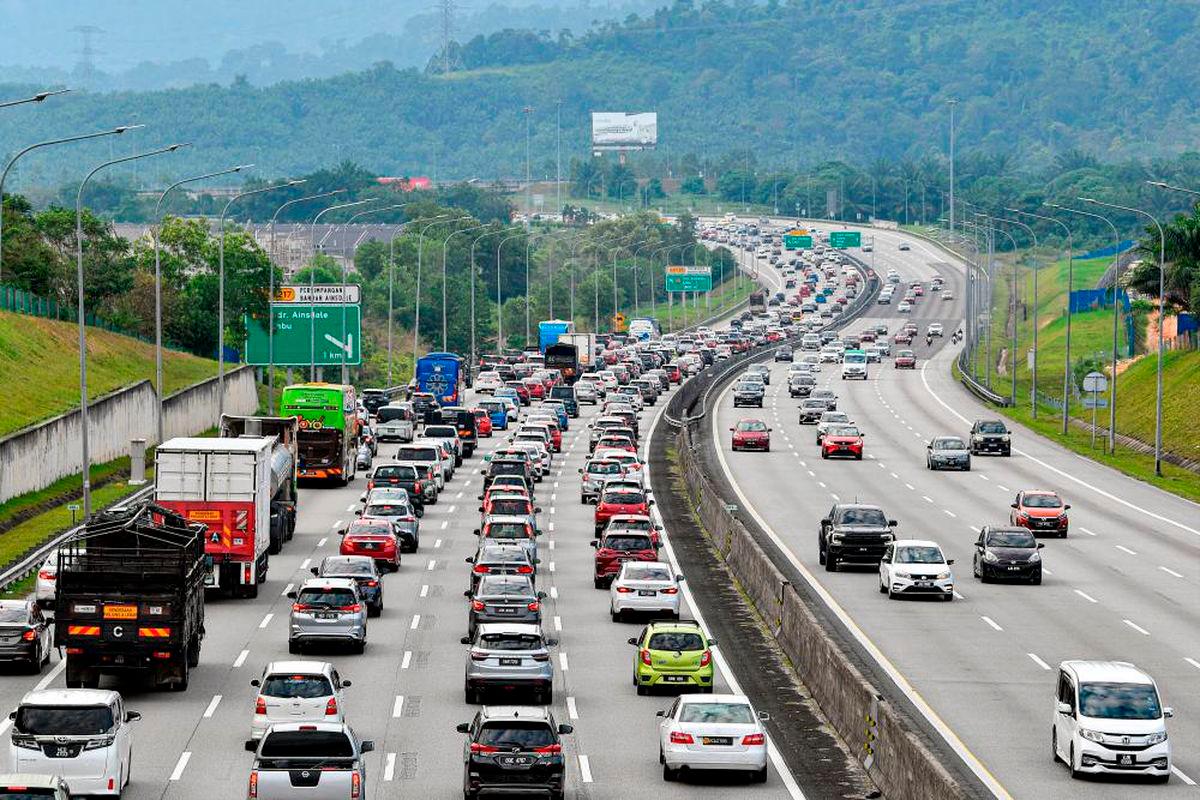 PLUS expects 2.2 million vehicles daily for National Day celebration PLUS expects 2.2 million vehicles daily for National Day celebration