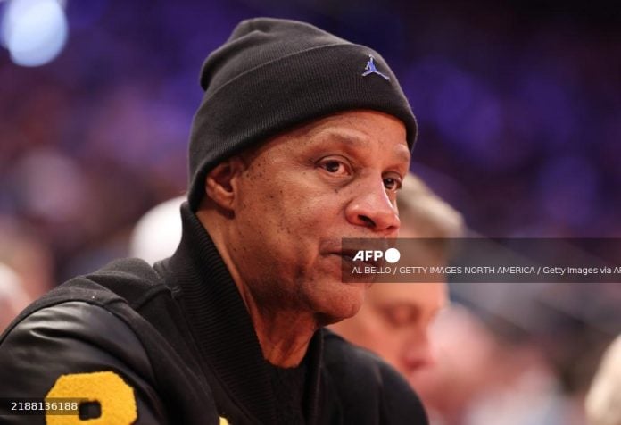 Trump pardons former baseball star Darryl Strawberry for tax evasion