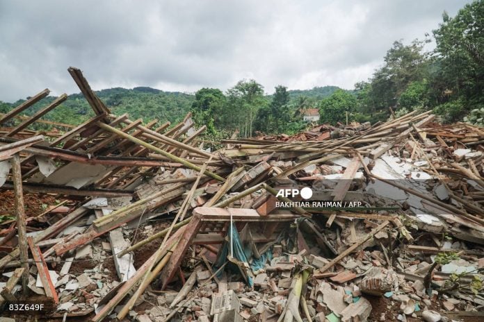 Indonesia landslide kills six in Central Java, 17 still missing