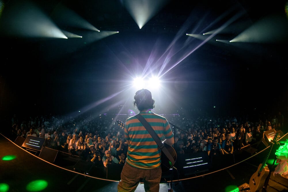 Grunge nostalgia with spider unplugged Grunge nostalgia with spider unplugged