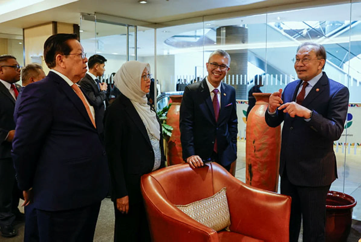 Anwar and China's Premier meet briefly at G20 summit in Johannesburg
