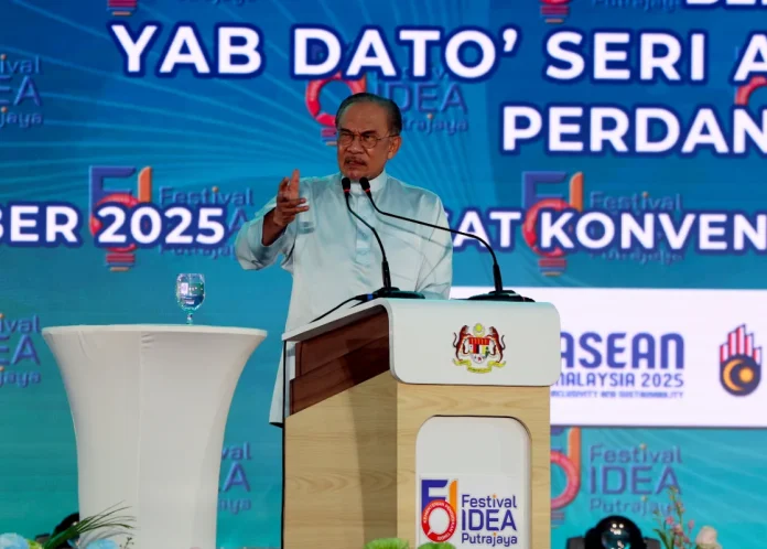 Anwar jokes about cabinet reshuffle, invites media to suggest names