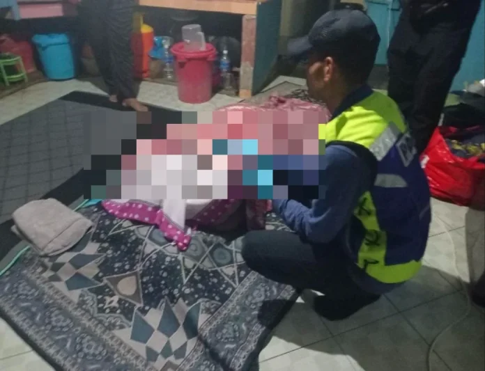 Bomba_bantu_angkat_mayat_wanita_obesiti_200_kilogram_di_Gua_Musang