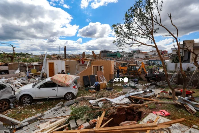Tornado kills six, injures 750 in devastating Brazil town strike