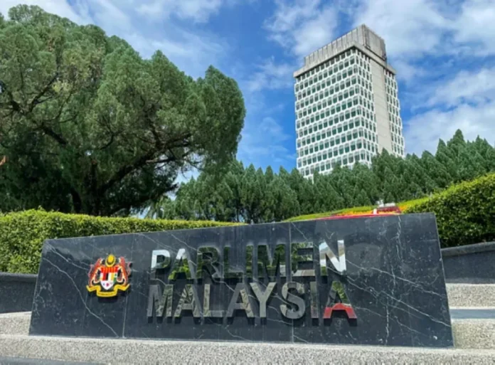 Dewan Rakyat to discuss monsoon road safety and floating schools